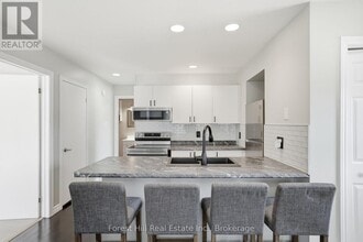 23 Dawson Dr in Collingwood, ON - Building Photo - Building Photo