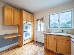 8 Maplewood Terrace in Norwalk, CT - Building Photo - Building Photo