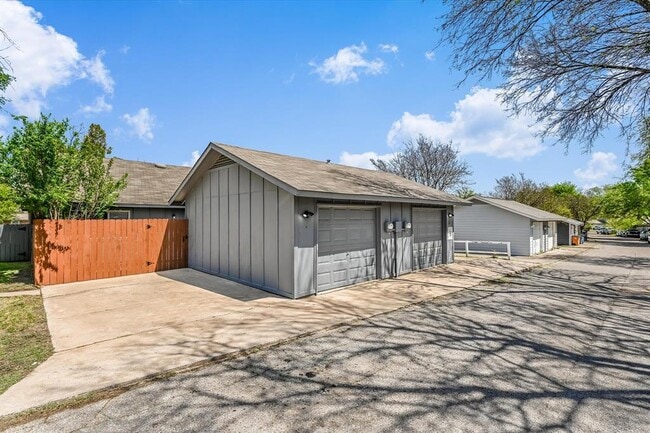 317 W William Cannon Dr in Austin, TX - Building Photo - Building Photo