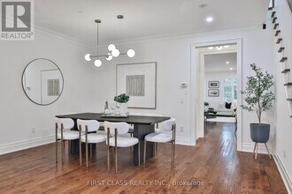 136 Bowood Ave in Toronto, ON - Building Photo - Building Photo