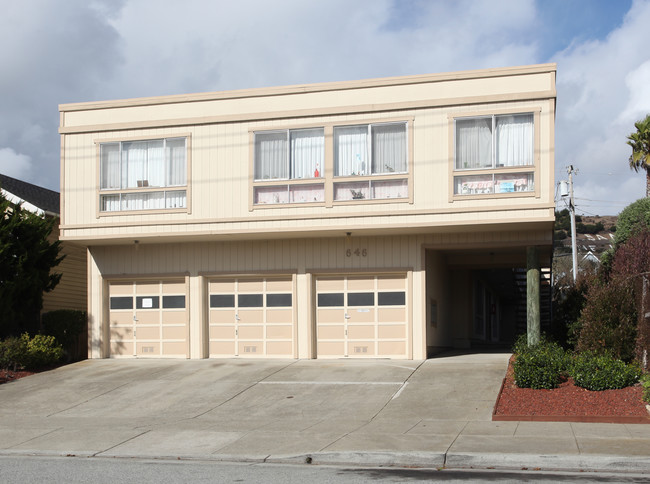 646 Baden Ave in South San Francisco, CA - Foto de edificio - Building Photo