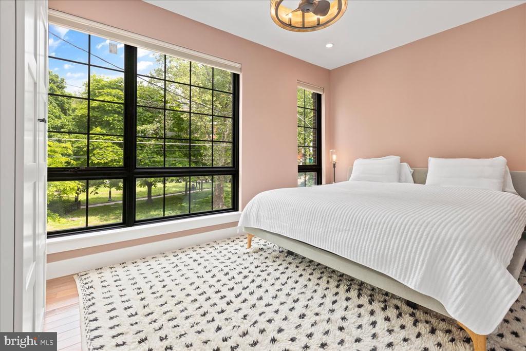 412 Sepviva St in Philadelphia, PA - Building Photo
