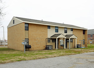 Montgomery Plaza in Memphis, TN - Foto de edificio - Building Photo