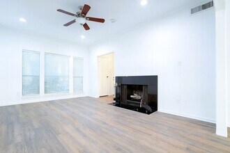 11711 Memorial Dr, Unit 695 in Houston, TX - Building Photo - Building Photo