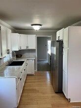 7230 Sandy Beach Dr in Waterford Township, MI - Foto de edificio - Building Photo