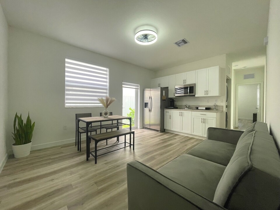 13376 SW 184th Ter in Quail Heights, FL - Building Photo