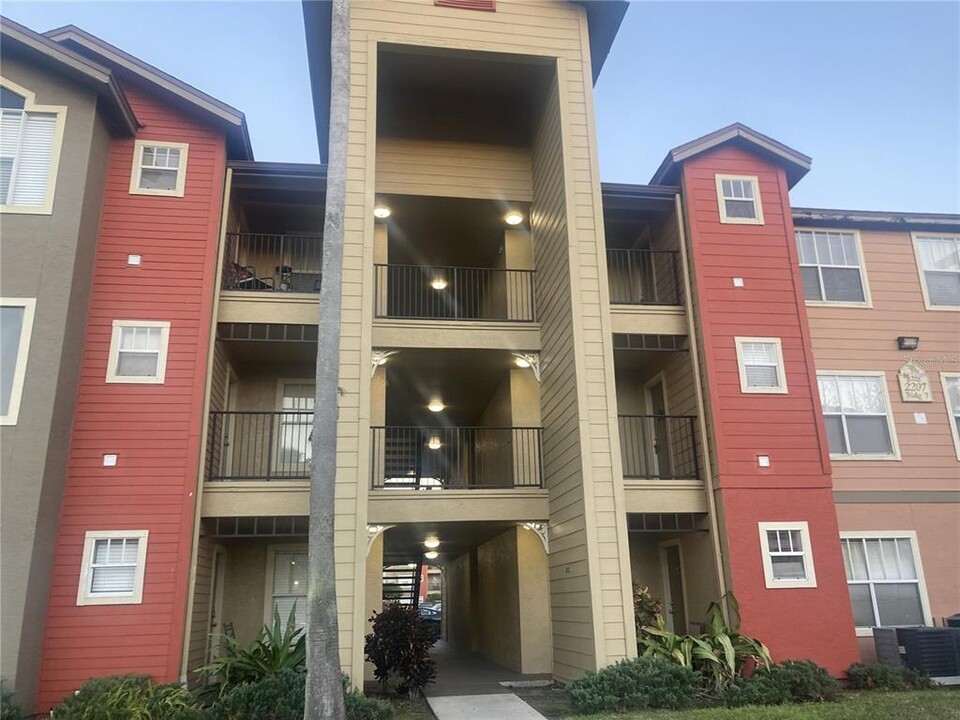 2207 Antigua Pl in Kissimmee, FL - Foto de edificio