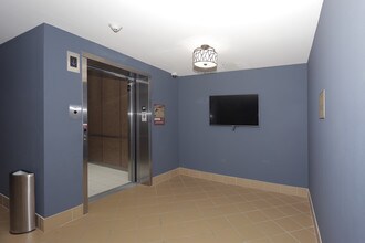 Playa Del Oro in Los Angeles, CA - Building Photo - Interior Photo