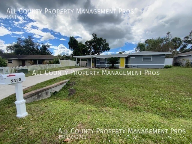 5425 San Jose Dr in Sarasota, FL - Building Photo - Building Photo