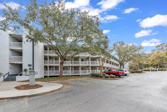 10600 N Kings Hwy in Myrtle Beach, SC - Foto de edificio - Building Photo