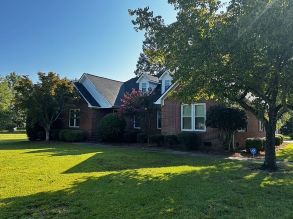 71 Frances Cir in Lumberton, NC - Building Photo