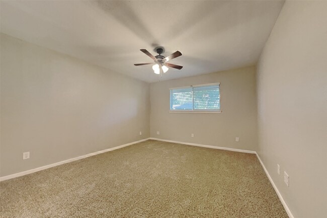 2311 Whispering Wind Ln in Humble, TX - Foto de edificio - Building Photo