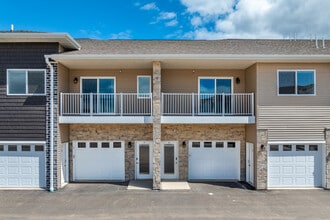 Duck Creek Landing Apartments in Green Bay, WI - Building Photo - Building Photo