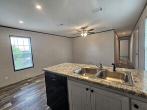 1011 Myakka Dr in North Fort Myers, FL - Building Photo - Building Photo