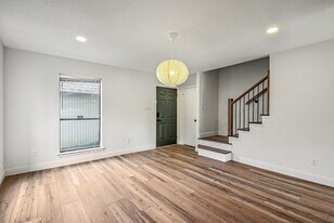 2103 Mistletoe Ave in Fort Worth, TX - Building Photo