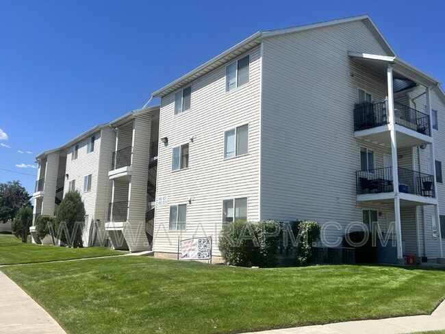 4988 W 4850 S in Kearns, UT - Building Photo - Building Photo