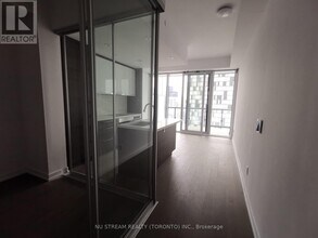 488-2488 University Ave in Toronto, ON - Building Photo - Building Photo