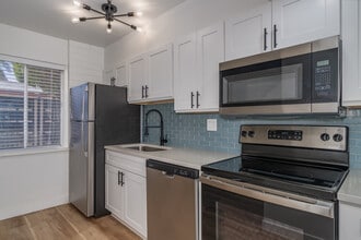 Bella Villas Apartments in Scottsdale, AZ - Building Photo - Interior Photo