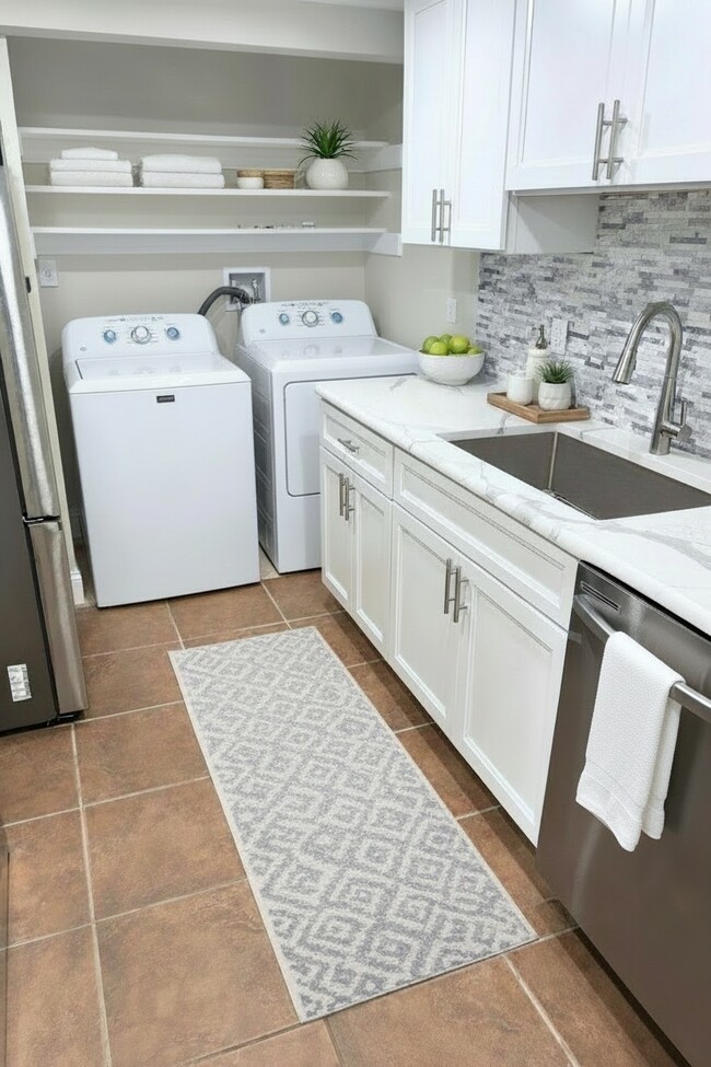 11562 8th St N, Unit 701 in St. Petersburg, FL - Foto de edificio - Building Photo