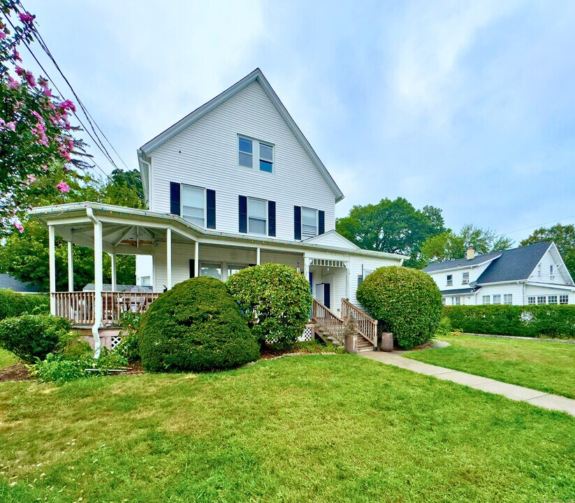 28 Powell Pl in Stamford, CT - Building Photo