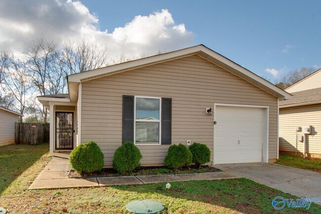 198 Cloverbrook Dr in Harvest, AL - Building Photo - Building Photo