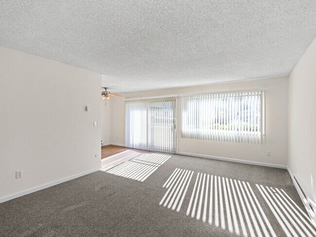 Foothills Apartments in San Jose, CA - Building Photo - Interior Photo