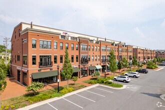 Crescent Place in Leesburg, VA - Building Photo - Building Photo