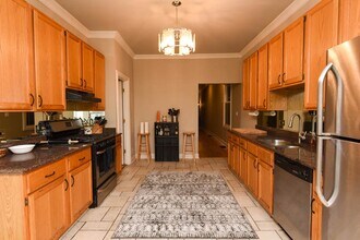 1720 N Ashland Ave, Unit M00B in Chicago, IL - Building Photo - Building Photo