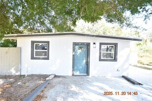 825 Lincoln Ave in Tarpon Springs, FL - Building Photo