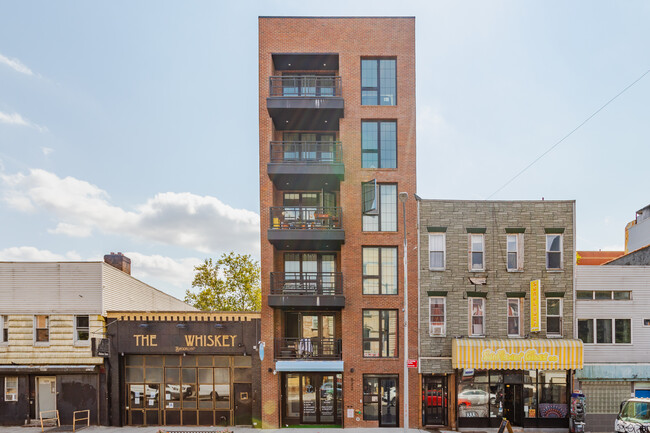 522 Grand St in Brooklyn, NY - Foto de edificio - Building Photo