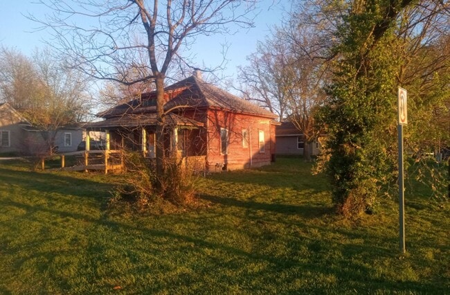 151 E Main St in Goodman, MO - Building Photo - Building Photo