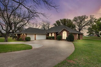8411 Westover Cir in Granbury, TX - Building Photo - Building Photo