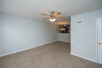 8 Cheltenham Dr in Clayton, NC - Building Photo - Building Photo