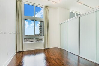 1900 N Bayshore Dr, Unit #912 in Miami, FL - Foto de edificio - Building Photo