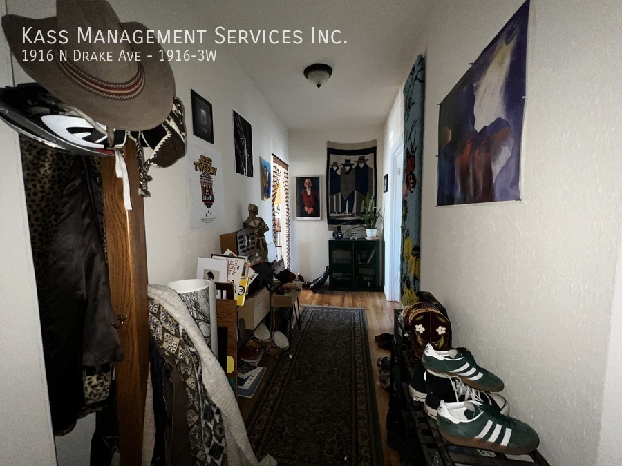 1916 N Drake Ave in Chicago, IL - Building Photo
