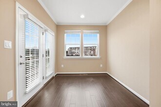 43593 Mirror Terrace in Ashburn, VA - Building Photo - Building Photo