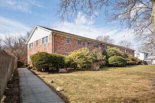 Heckscher Park Gardens in Huntington, NY - Building Photo