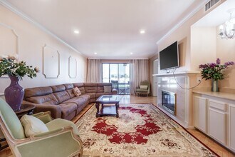 14923 Moorpark St in Sherman Oaks, CA - Building Photo - Building Photo