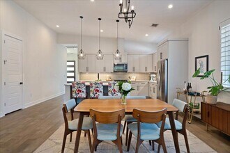 7009 Zachary Dr in Austin, TX - Building Photo - Building Photo