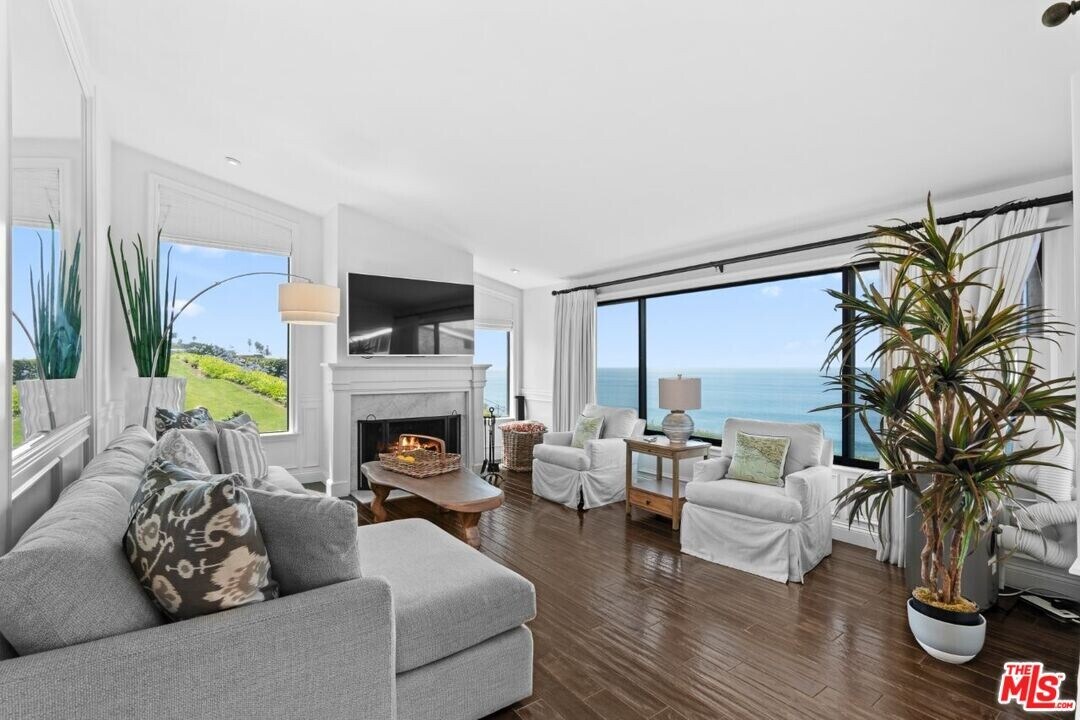 29700 Zuma Bay Way in Malibu, CA - Building Photo