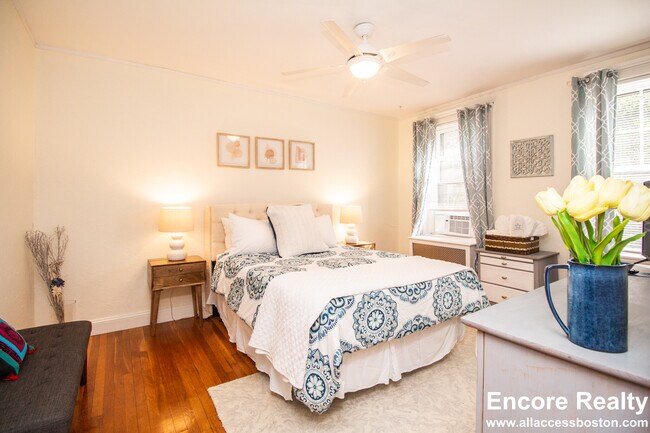 1945 Commonwealth Ave, Unit 47 in Boston, MA - Building Photo - Building Photo