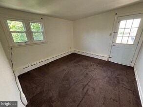 15 N Royal St in East York, PA - Building Photo - Building Photo