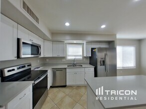 5548 W Southgate Ave in Phoenix, AZ - Building Photo - Building Photo