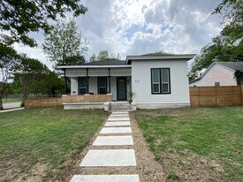 525 S 10th St in Waco, TX - Building Photo