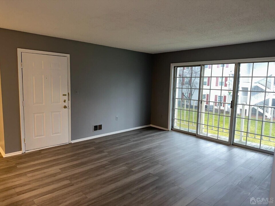 464 Northam Dr in North Brunswick, NJ - Building Photo