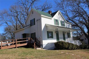 11 Liberty St in Gainesville, GA - Building Photo