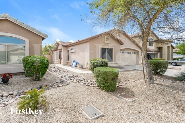 557 E Jeanne Ln in San Tan Valley, AZ - Foto de edificio - Building Photo
