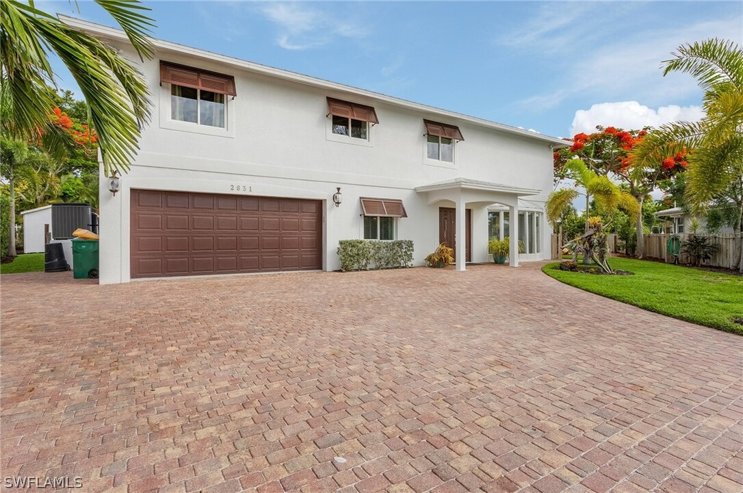 2631 Shoreview Dr in Naples, FL - Building Photo