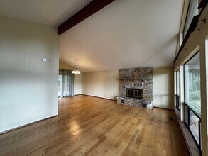5831 NW Newberry Hill Rd in Silverdale, WA - Building Photo - Building Photo