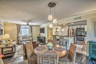 42 S Forest Beach Dr in Hilton Head Island, SC - Building Photo - Building Photo